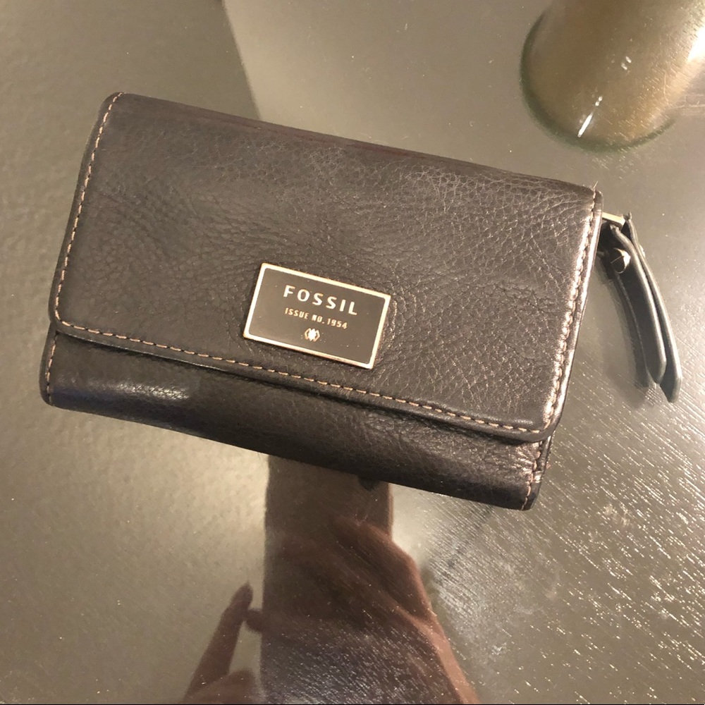 Women’s black Fossil Wallet